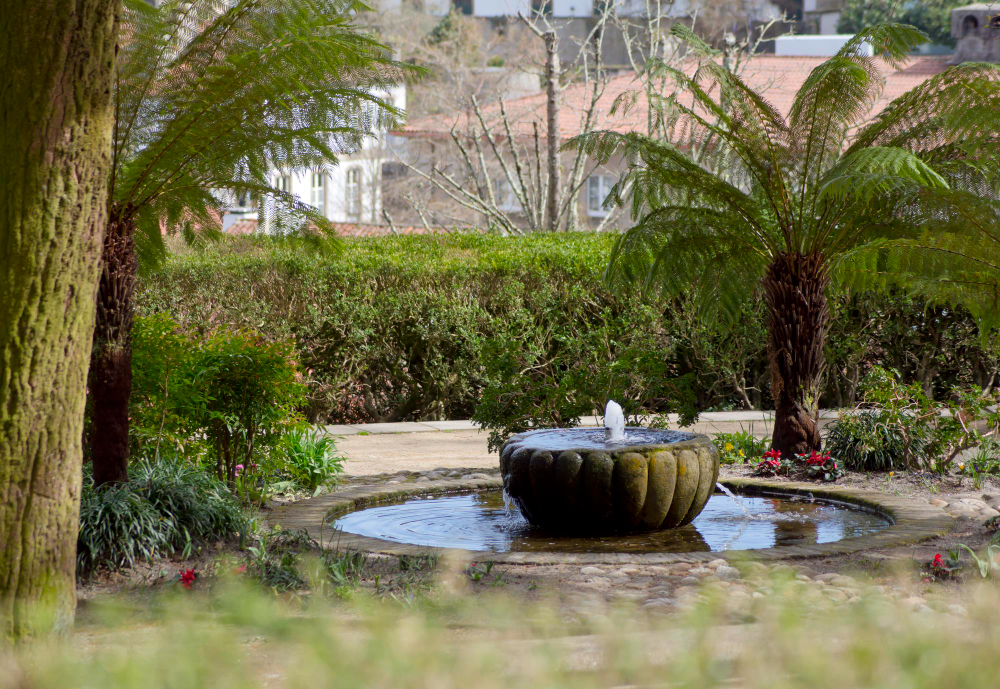 une coque de bassin extérieur pour votre jardin