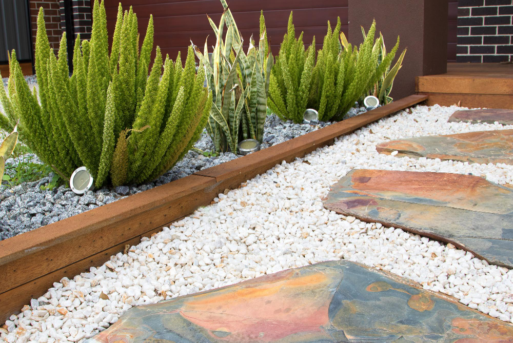 idées pratiques pour l'aménagement jardin avec du gravier décoratif.jpg