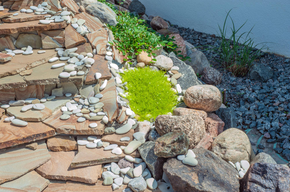 l'aménagement jardin avec du gravier décoratif.jpg