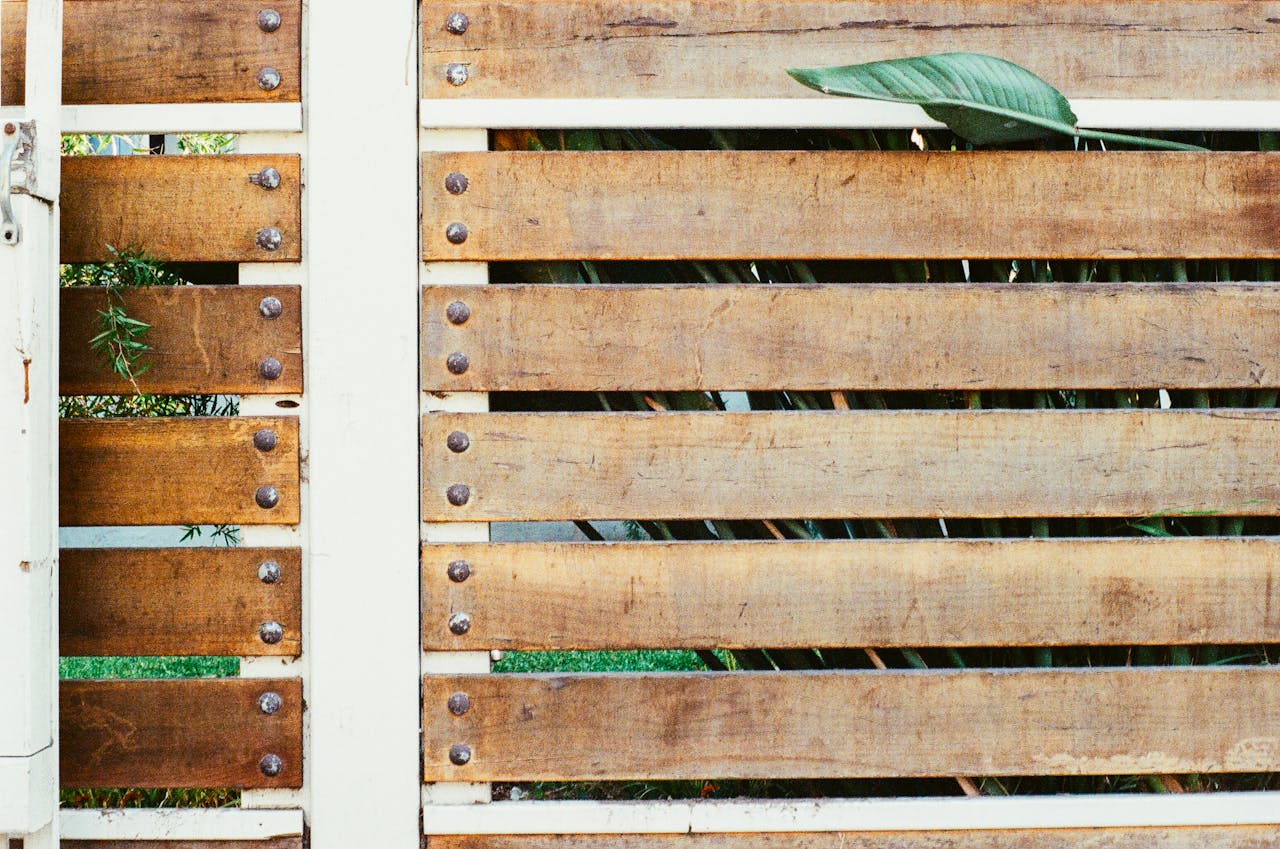 Guide complet pour sélectionner la clôture en bois idéale pour sublimer votre jardin