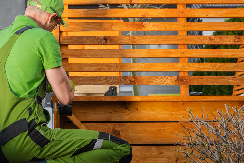 construire facilement un abri de jardin avec des palettes recyclées